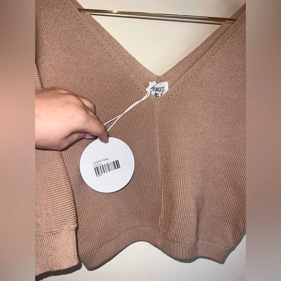 ⭐️Host Pick⭐️ Princess Polly Love More Knit Top Nude Cropped V-Neck NWT - Picture 4 of 9